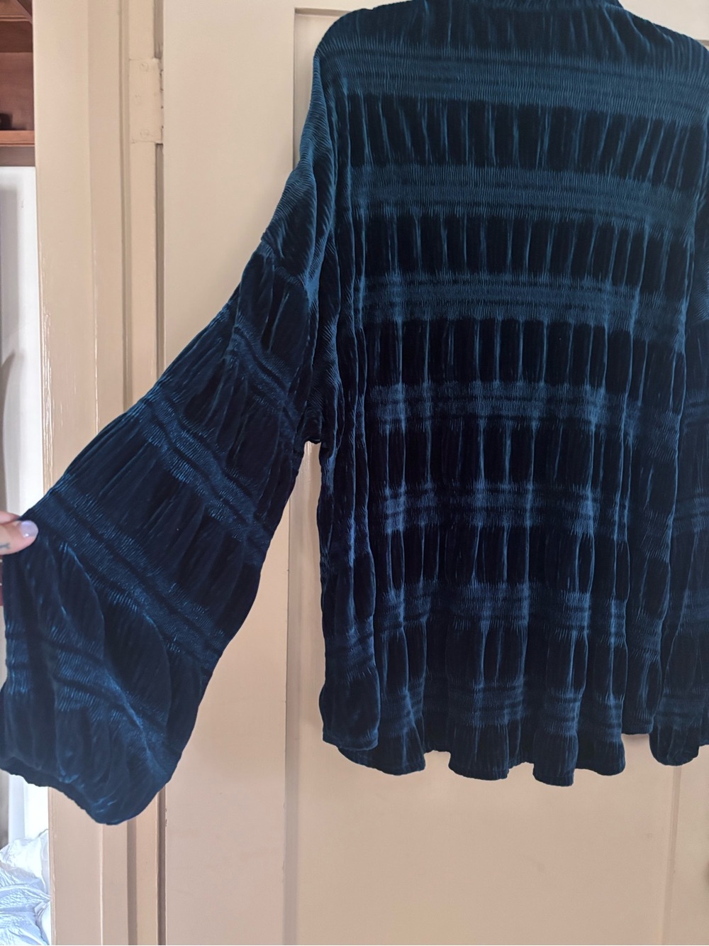 Free People Style Crushed Velvet Button-Up in Deep Teal tag ripped - Picture 5 of 5